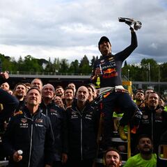 La comunión entre Checo Pérez y Max Verstappen se apodera de Red Bull