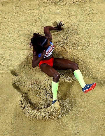 La colombiana Caterine Ibargüen obtuvo la medalla de plata en la final del Salto Triple del Mundial de Atletismo con un registro de 14.89 m, superada por la venezolana Yulimar Rojas quien registró 14.91 m. El podio lo cerró la kazaja Olga Rypakova con 14.77 m.