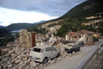 ITA28 PESCARA DEL TRONTO (ITALIA) 24/08/2016.- Vista general de los destrozos registrados en Pescara del Tronto, cerca de la localidad de Arquata del Tronto, en la provincia de Ascoli Piceno, región de Marche, en el centro de Italia, hoy, 24 de agosto de 2016. Al menos 19 personas han fallecido y hay decenas de heridos tras el terremoto de 6 grados en la escala Richter que ha sacudido el centro de Italia esta madrugada, según informó la televisión pública RAI. EFE/Cristiano Chiodi