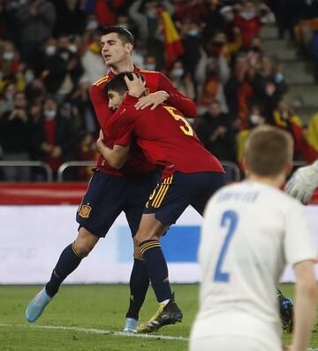 Los jugadores de España celebrando el gol 1-0 de Morata 
