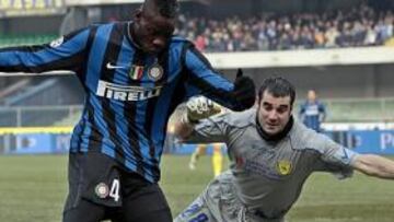 Balotelli afianza el liderato del Inter
