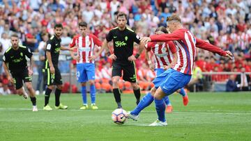 Fernando Torres marca de penalti al Sporting. Fue el último gol desde los once metros del Atlético en Liga, en septiembre de 2016.