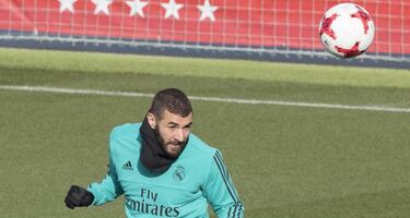 Zidane urges Real Madrid fans to stop jeering Benzema