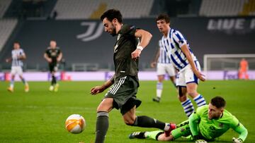 TURIN, ITALY - FEBRUARY 18: Bruno Fernandes of Manchester United scores a goal to make the score 0-1 during the UEFA Europa League Round of 32 match between Real Sociedad and Manchester United at Allianz Stadium on February 18, 2021 in Turin, Italy. (Ph