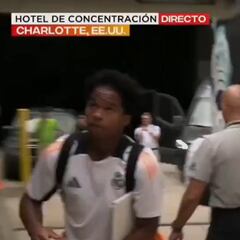 Fan’s clever move earns autograph reward; Endrick delivers heartfelt gesture in Charlotte