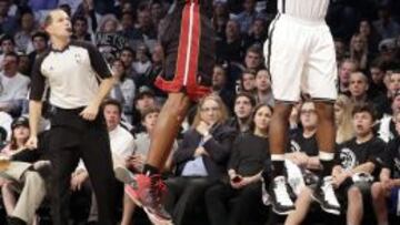 Joe Johnson lanza un triple ante Ray Allen.