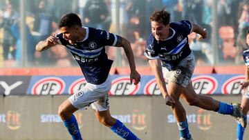 Futbol, Universidad Catolica vs Colo Colo.
Fecha 5, Liga de Primera 2025
El jugador de Universidad Catolica Daniel Gonzalez, izquierda, celebra con Clemente Montes tras marcar un gol contra Colo Colo durante un partido de primera division disputado en el estadio Santa Laura en Santiago, Chile.
06/07/2025
Andres Pina/Photosport
Football, Universidad Catolica vs Colo Colo.
5th turn, First Division League 2025
Universidad Catolica player Daniel Gonzalez, left, celebrates with Clemente Montes after scoring against Colo Colo during a first division match at the Santa Laura stadium in Santiago, Chile.
06/07/2025
Andres Pina/Photosport