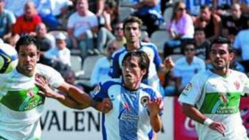 <b>ÁNIMO. </b>El Hércules apoyó a Sergio Díaz con camisetas.