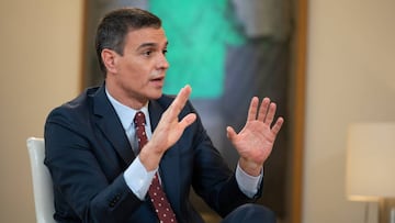 Pla mitjà del president del govern espanyol, Pedro Sánchez, durant l'entrevista amb 'La Sexta' al Palau de la Moncloa, el 2 de juliol del 2020 (horitzontal)