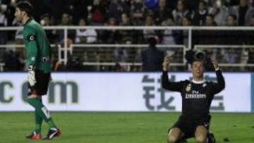 Cristiano, al ver la tarjeta amarilla tras la entrada de Amaya