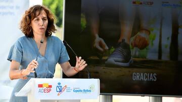 La presidenta del Consejo Superior de Deportes (CSD), Irene Lozano, presenta el estudio del impacto del COVID-19 en el ecosistema del deporte espa&ntilde;ol en la sede del CSD en Madrid.