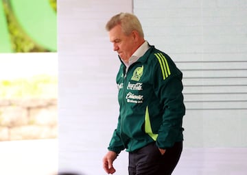 FILE PHOTO: Soccer Football - Mexico unveils new coach Javier Aguirre and assistant coach Rafael Marquez - Centro Alto Rendimeinto, Mexico City, Mexico - August 1, 2024 New Mexico coach Javier Aguirre during the presentation REUTERS/Henry Romero/File Photo