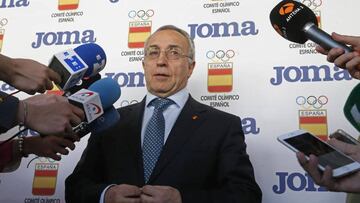 El presidente del Comité Olímpico Español (COE), Alejandro Blanco, atiende a los medios de comunicación.