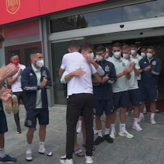 Emocionante ver el recibimiento a Busquets en su vuelta: España es un piña absoluta