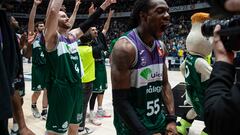 Perry celebra frente a un fotógrafo la victoria de Unicaja de Málaga sobre el Real Madrid en semifinales de la Copa del Rey 2023.