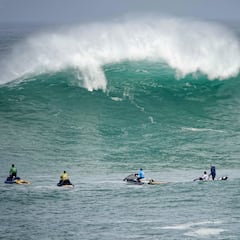 Manu Lezcano, coronado como rey de España de las olas gigantes en Santander