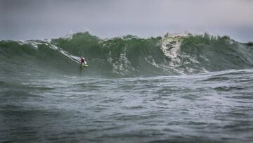 Aunque Pana es un surfista local cántabro, es habitual verle en cualquier punto del norte peninsular.