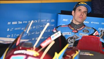 Team EG 0,0 Marc VDS Moto2 rider Alex Marquez of Spain looks at his times at the end of the third practice session of the Australian motorcycle Grand Prix at Phillip Island on October 26, 2019. (Photo by PETER PARKS / AFP) / -- IMAGE RESTRICTED TO EDITORIAL USE - STRICTLY NO COMMERCIAL USE --