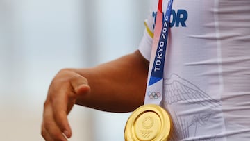 OYAMA, JAPAN - JULY 24: Detailed view of Richard Carapaz of Team Ecuador with the gold medal after the Men&#039;s road race at the Fuji International Speedway on day one of the Tokyo 2020 Olympic Games on July 24, 2021 in Oyama, Shizuoka, Japan. (Photo by Tim de Waele/Getty Images)