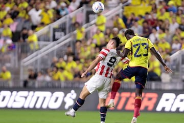 El defensor central anotó en un amistoso frente a Paraguay el primer gol del partido.