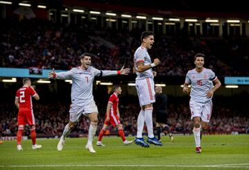 0-4. Marc Bartra celebró el cuarto gol.