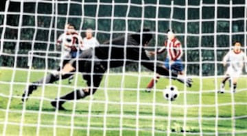 El 15 de mayo de 1974 se disputó en Heysel la final de la Copa de Europa entre el Bayern Múnich y el Atlético de Madrid. En los últimos instantes Schwarzenbeck marcó el empate a uno.