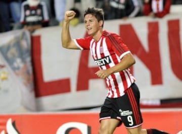 LPL01. LA PLATA (ARGENTINA), 05/05/2015.- Guido Carrillo de Estudiantes celebra su gol ante Independiente Santa Fe hoy, martes 5 de mayo de 2015, durante el partido por Copa Libertadores en el estadio Único ciudad de La Plata (Argentina). EFE/Demián Estevez