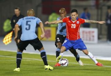 El juego de Charles Aránguiz en el mediocampo.