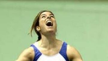 Dana batió dos veces su récord de pértiga