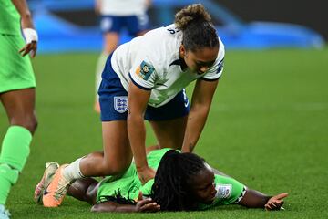 Lauren James tangles with Nigeria's Michelle Alozie, seconds before being shown a red card. 
