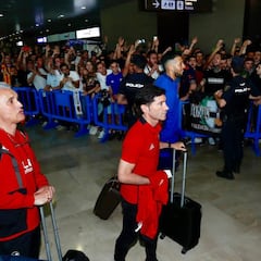 Cientos de aficionados despiden al Valencia, que ya viaja a Jerez