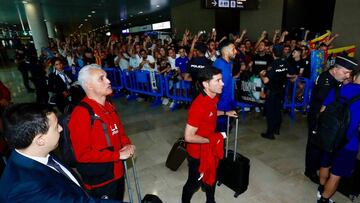 Cientos de aficionados despiden al Valencia, que ya viaja a Jerez