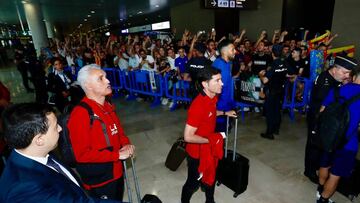 Cientos de aficionados despiden al Valencia, que ya viaja a Jerez