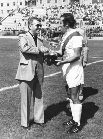 Ignacio Bordons recibiendo un premio.