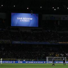 Gianni Infantino da hoy la cara para defender el VAR