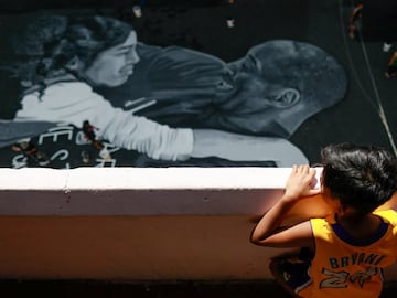 En Taguig, una ciudad situada al suroeste de Manila (Filipinas) se ha realizado un mural de Kobe Bryant y su hija Gigi que está emocionado a todo el mundo. 