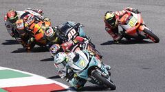 Foggia tirando del grupo de Moto3.