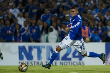 El delantero santanderano tuvo un corto paso por Atlético Nacional en donde no pudo brillar. En Millonarios estuvo dos años y anotó 14 goles, en el primer semestre de 2015 fue importante para Rubén Israel 