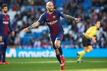 Aleix Vidal celebrates hitting Barça's third at the Bernabéu.