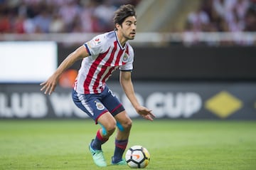 El entonces jugador de Chivas de Guadalajara vivía uno de sus mejores momentos en su carrera profesional. A pesar de ser uno de los jugadores más desequilibrantes de la Liga MX previo al Mundial de Rusia 2018, el técnico Juan Carlos Osorio no lo incluyó en la lista final.