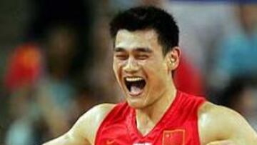 <b>PROMESA.</B> Yao Ming había prometido no afeitarse en seis meses si no se clasificaban para cuartos de final.