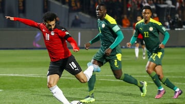 Egypt&#039;s forward Mohamed Salah shoots to open the scoring during the 2022 Qatar World Cup African Qualifiers football match between Egypt and Senegal at Cairo International Stadium in the Egyptian capital on March 25, 2022. (Photo by Khaled DESOUKI / 