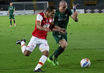 Partido táctico en El Campín. La Equidad se mantiene sólido en el grupo de los ocho, mientras que el equipo dirigido por Gregorio Pérez ratifica su liderato en un partido que tuvo que pelear con 10 jugadores todo el segundo tiempo.