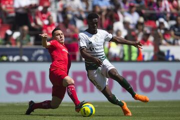 Toluca también cortó una racha de dos partidos sin ganar y regresó al triunfo frente a su afición. Los ‘Diablos’ doblegaron 2-0 a Santos Laguna, que no perdía desde la fecha dos ante Tigres. El actual líder de goleo se quedó con las ganas de seguir sumando en su cuenta goleadora que llevaba ritmo como para superar la marca impuesta por José Saturnino Cardozo. Este es apenas el segundo partido en el que el caboverdiano no ha podido convertir.
