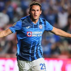 Cruz Azul derrota al Necaxa y obtiene su primer triunfo