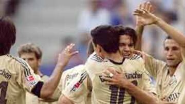 <b>ESPECTACULAR.</b>Ballack firmó un partido muy completo e incluso marcó uno de los goles con un gran disparo lejano.