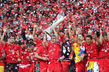 FC Sevilla players celebrate their winning of the UEFA Europa League 2015 after the game against Dnipro at Warsaw National Stadium