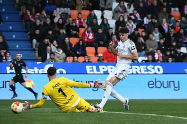 Contra todo y con trabajo