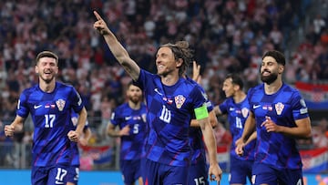 Modric celebra junto a su compañeros su gol a República Checa.