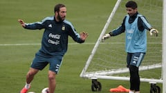 Higuaín, a sus críticos: "Si son felices insultándome..."